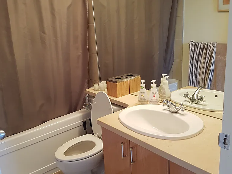 1077 Marinaside Cres #1707 — Photo 7