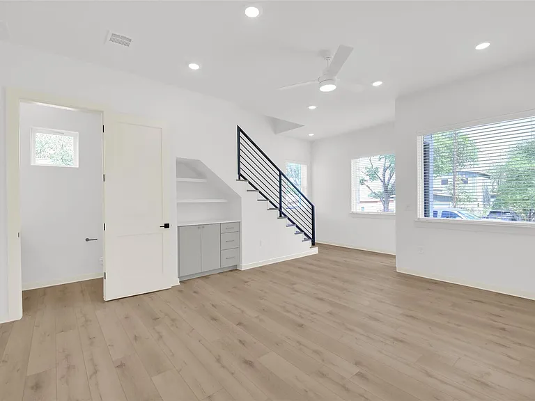 7208 Providence Ave #3 — Photo 2