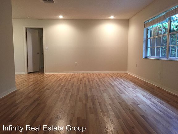 3rd image of 8405 Shady Glen Dr