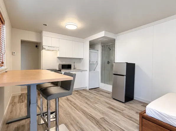 436 W 26th Ave, Vancouver, BC V5Y 2K2