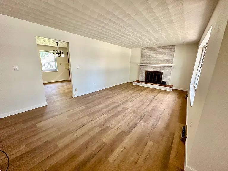 1814 Stoddard St — Photo 4