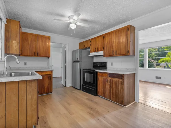 913 Mitchell Dr, Camden, SC 29020