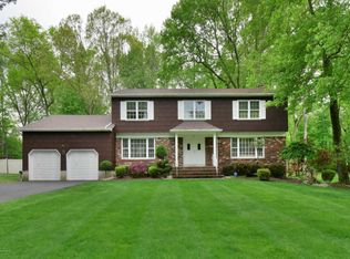 23 Tuppence Rd, Manalapan, NJ 07726