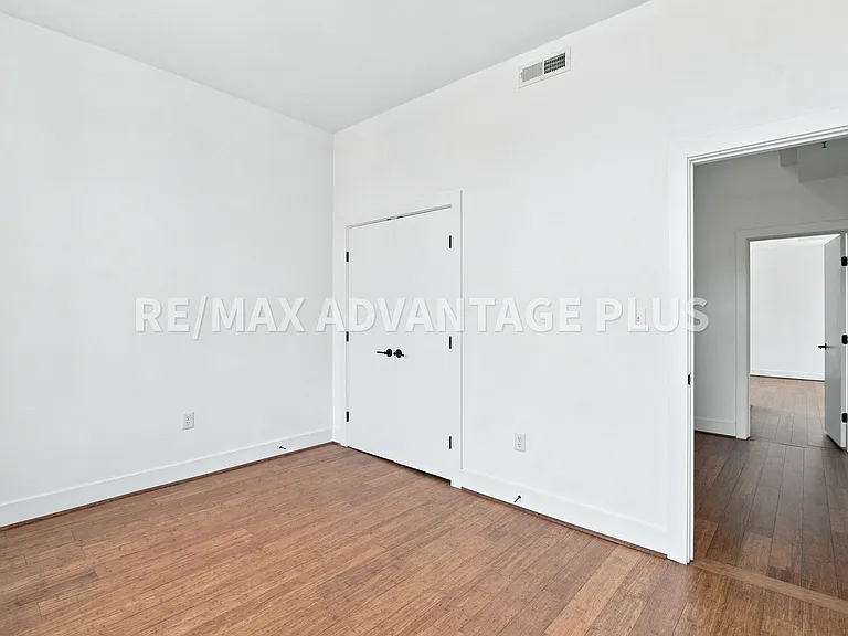 142 N Main St — Photo 8