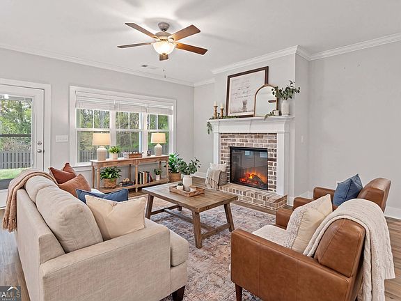 2nd image of 2346 Laurens St