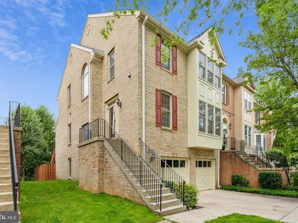 9907 Lambertina Ln, Rockville, MD 20850