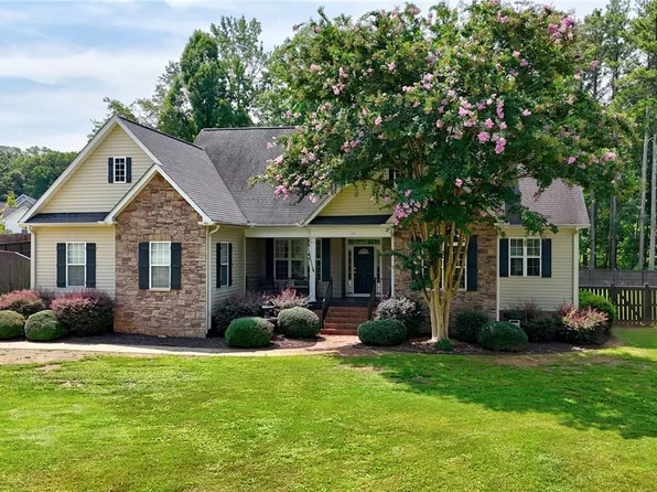 105 Pondstone Ct, Easley, SC 29642