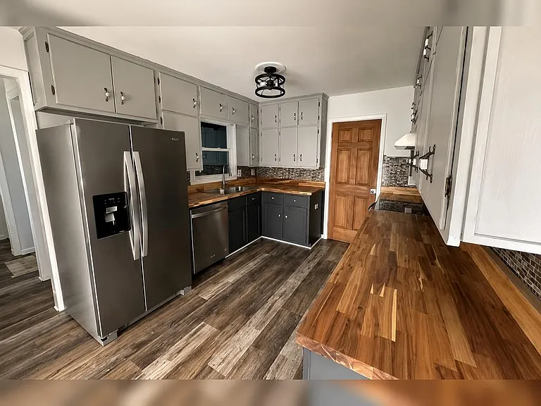 1033 Highway 155 N #B — Photo 6
