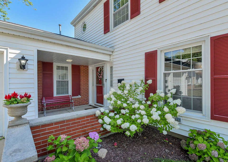 1st image of 23W280 Saint James Ct