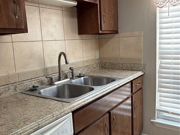 5th image of 23 Knollwood Circle