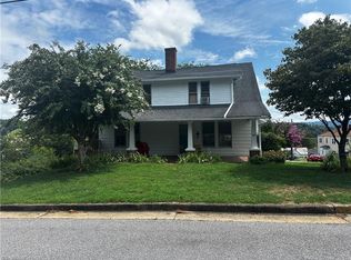 229 D St, North Wilkesboro, NC 28659