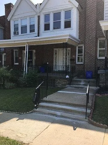 428 E Sharpnack St photo 1