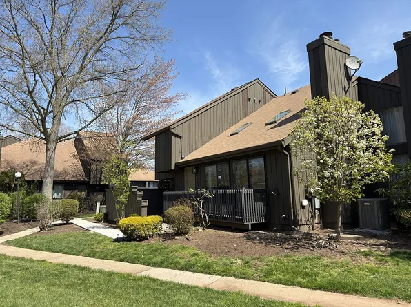 498 Westgate Dr, Edison, NJ 08820