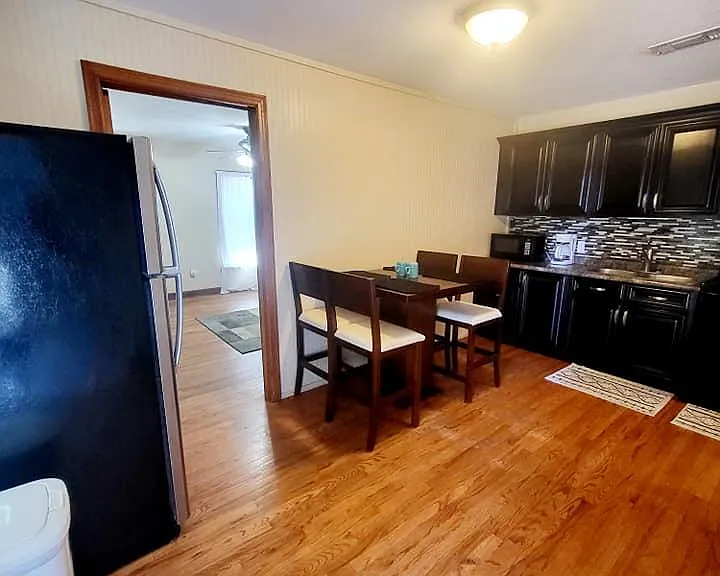 1546 Locust St — Photo 4