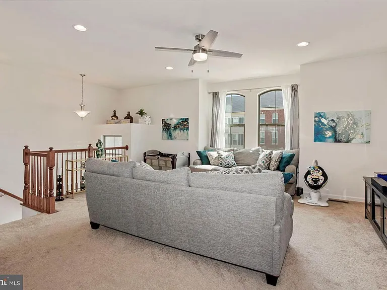 944 Basswood Dr — Photo 4