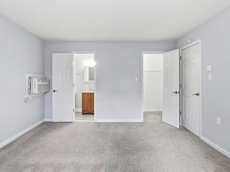 Waters Edge Apartments — Photo 14