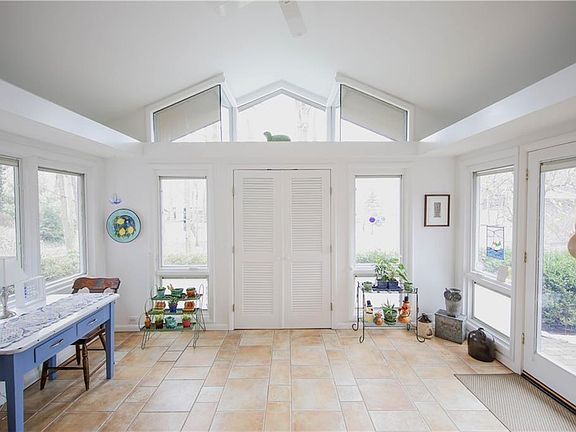5th image of 340-41 Windward Cir
