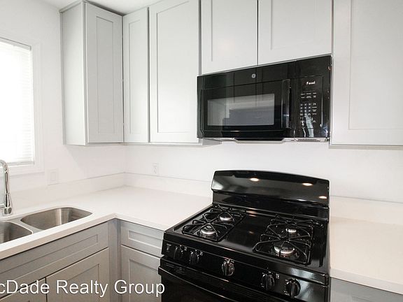 3rd image of 3827 Winona Ave #9810717