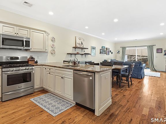 4th image of 67 Aiken Street #B