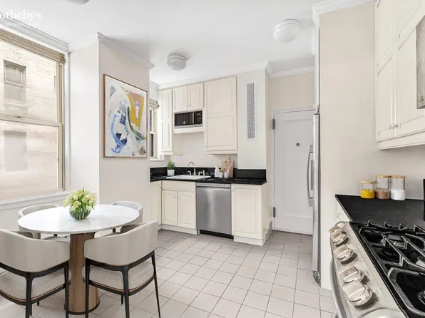 71 Park Avenue 5C image 3 of 7
