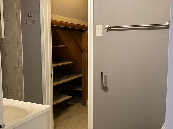 4th image of 1620 East Ave Unit 1