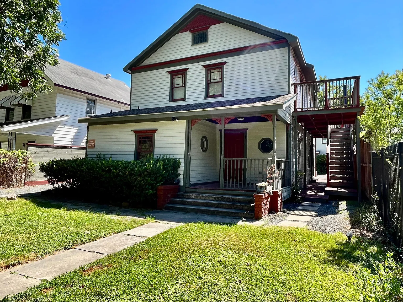 1230 Cortlandt St — Photo 1