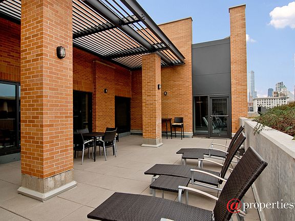 Common Sundeck