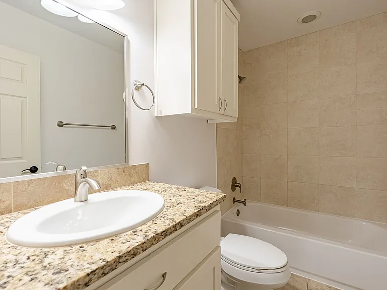 2217 Holly St — Photo 15