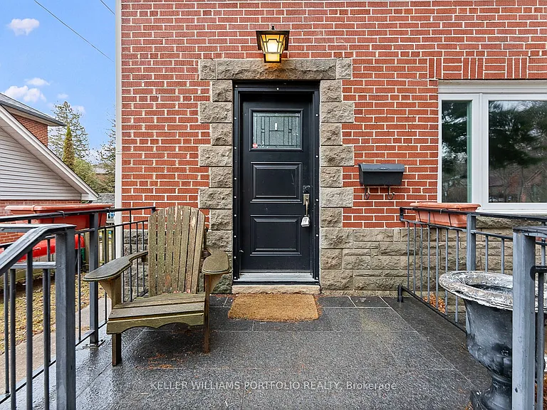 40 Scarboro Cres — Photo 4