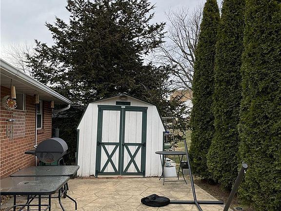 4th image of 1392 New Holland Rd