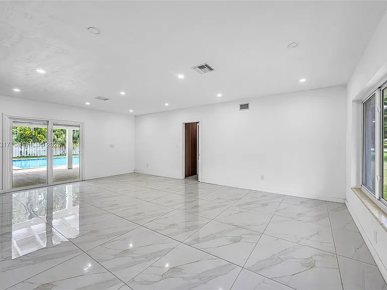 12525 SW 68th Ct — Photo 2