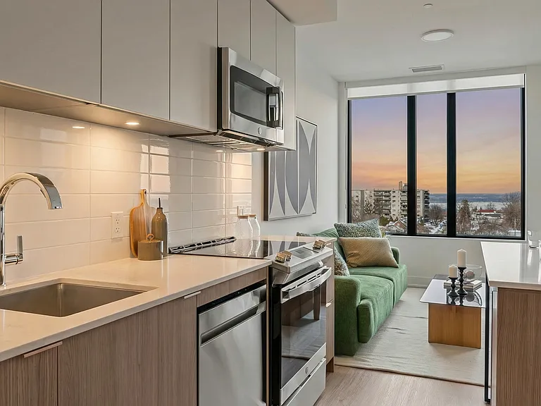 500 Upper Wellington St — Photo 1
