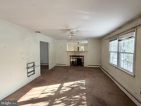 4th image of 15 Dogwood Dell Dr