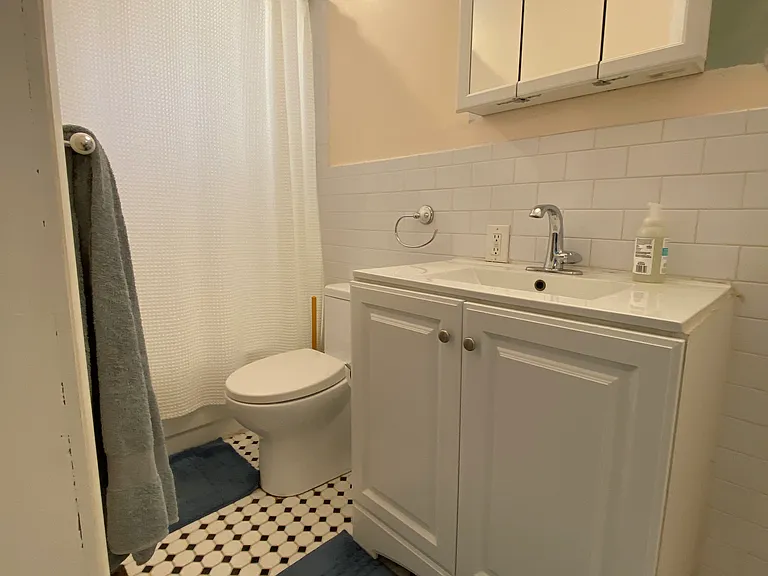 8 Elsmere Ter #1 — Photo 28