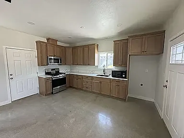 6496 Chadbourne Ave — Photo 4