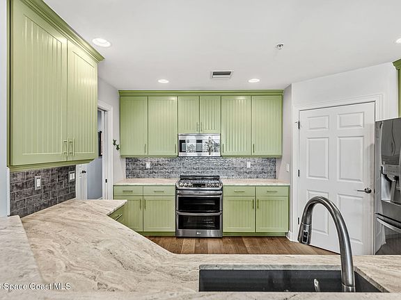 3rd image of 1437 Pineapple Ave APT 405