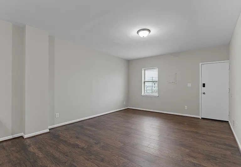 209 N Patterson Park Ave — Photo 7