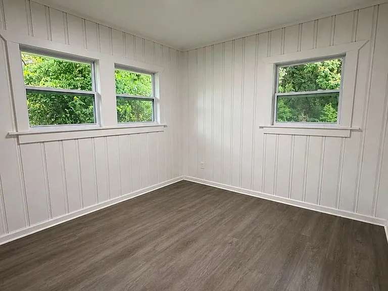 1427 Adrian Ln — Photo 14