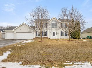 10853 Lemon Grass Ln, Roscoe, IL 61073