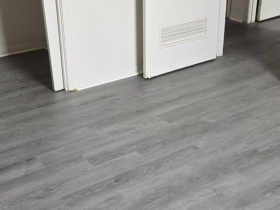 4th image of 414 E Avenue A #203
