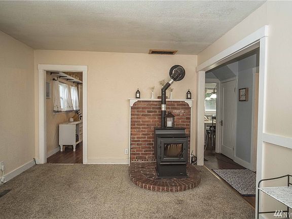 5th image of 301 N Lincoln St