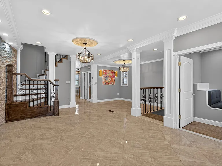 257 Kennedy Blvd — Photo 7