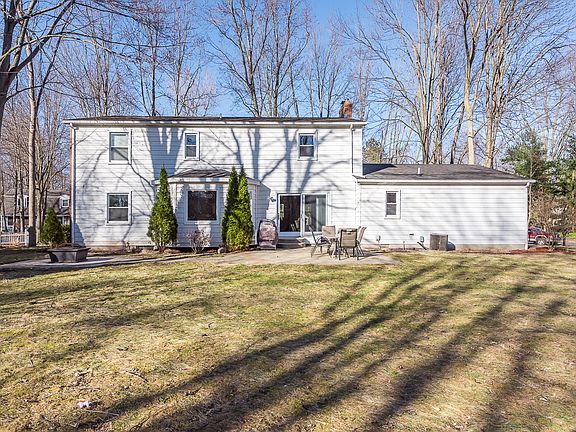 3rd image of 605 Nakoma Dr