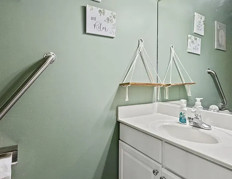 1077 Duval St #102 — Photo 10