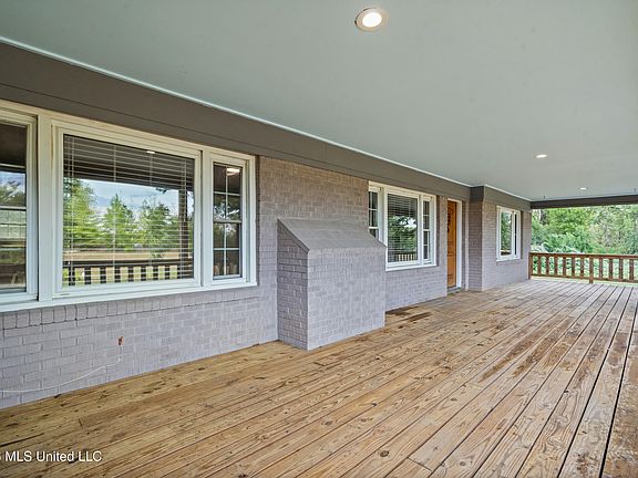 4th image of 718 Mount Zion Rd