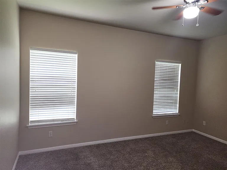 503 Gregory Ct — Photo 28