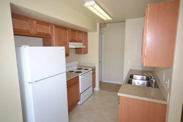 11431 Pinehurst Townhomes — Photo 3