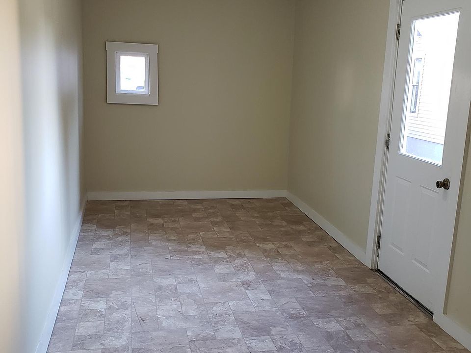 Mudroom Entrance off side deck.