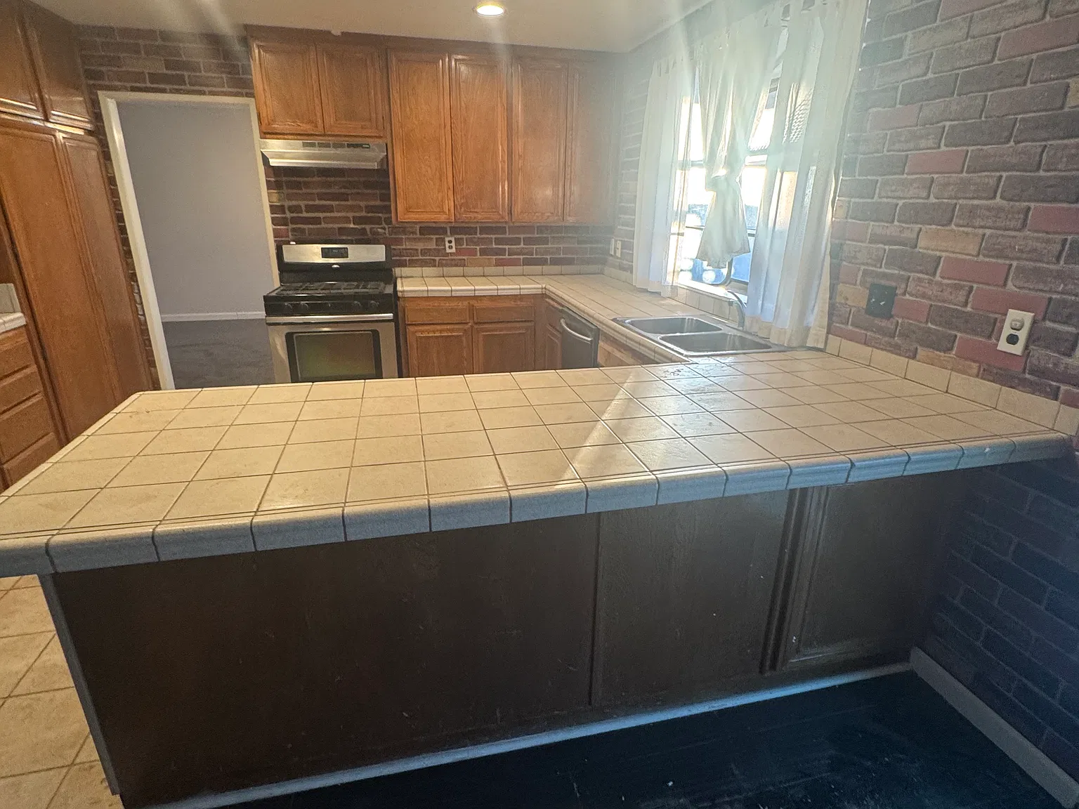 4 bed, 3000 sqft, $3,300 — Photo 4