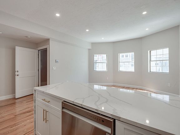 5th image of 838 E 2nd St Floor 1